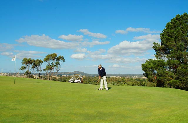 Golf in the fresh ranges air of Daylesford and Macedonia Ranges.