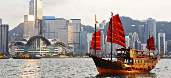 Hong Kong: Boat on Harbour