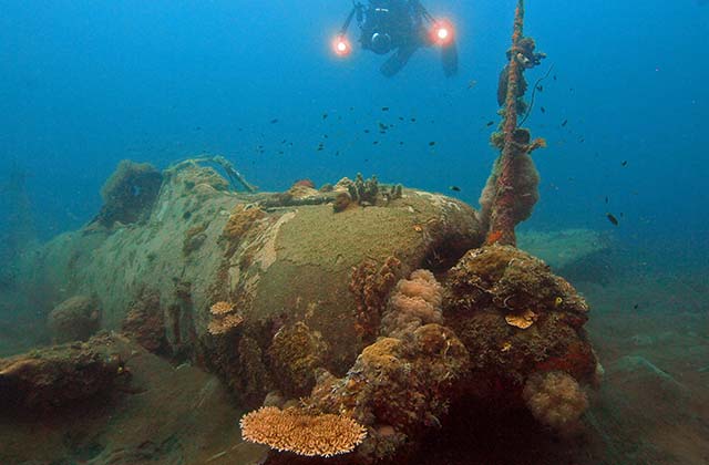 Dive to the Japanese Zero Plane Wreck